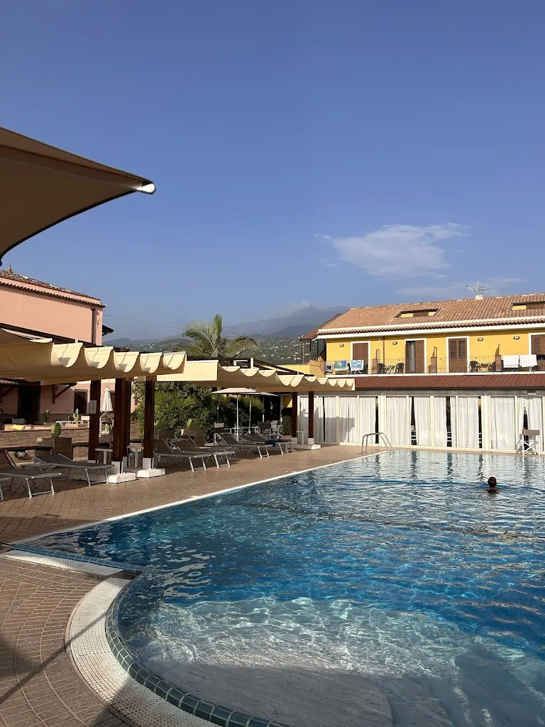 Sarah Darmenia_Land Of Dreams_Fiumefreddo Sicilia_review