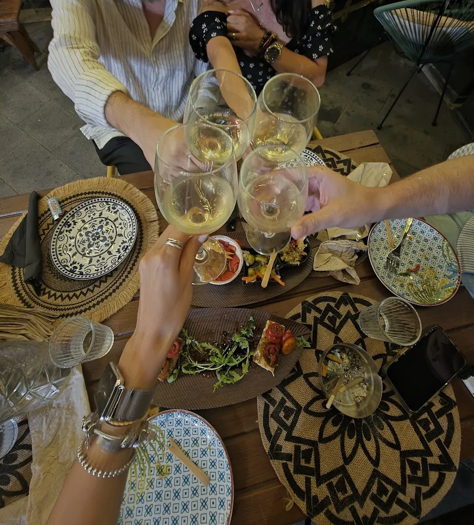 Busatovici Lucica_Isolana_Fiumefreddo Sicilia_review