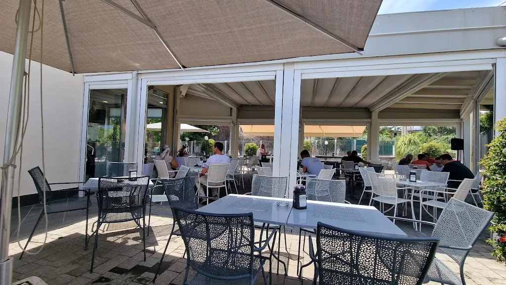 Frank McKinney_Cohiba Cafè_Fiumefreddo Sicilia_review