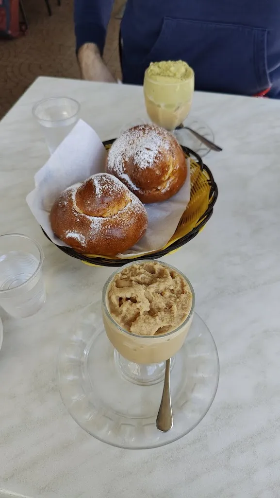 Lidia Serges_Bar Pasticceria Gelateria Santa Forzisi_Fiumefreddo Sicilia_review