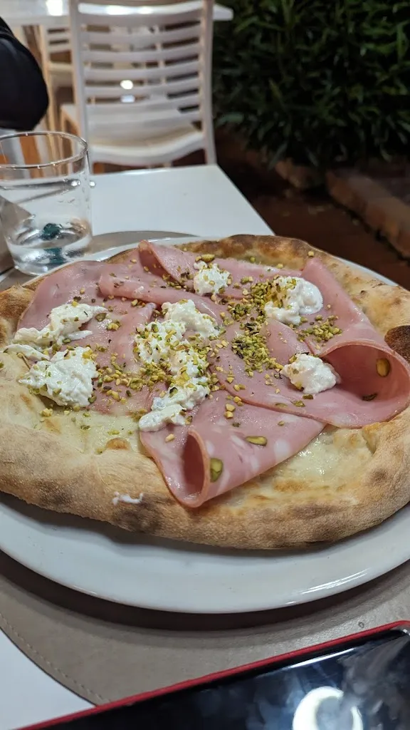 Vlad Dinu_Casual Restaurant & Lounge Bar_Furnari_review