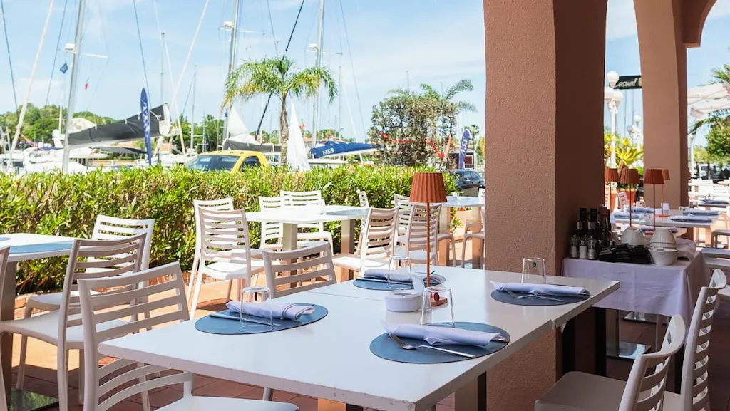 Casual Restaurant & Lounge Bar restaurant in Furnari