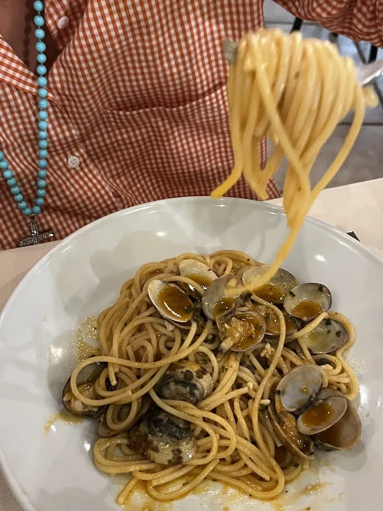 Zulfiya Inamova_Ristorante Pizzeria La Conchiglia dal 1977_Furnari_recensione