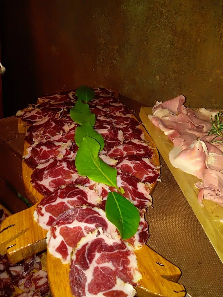 TESTALONGANERO restaurant in Galati Mamertino