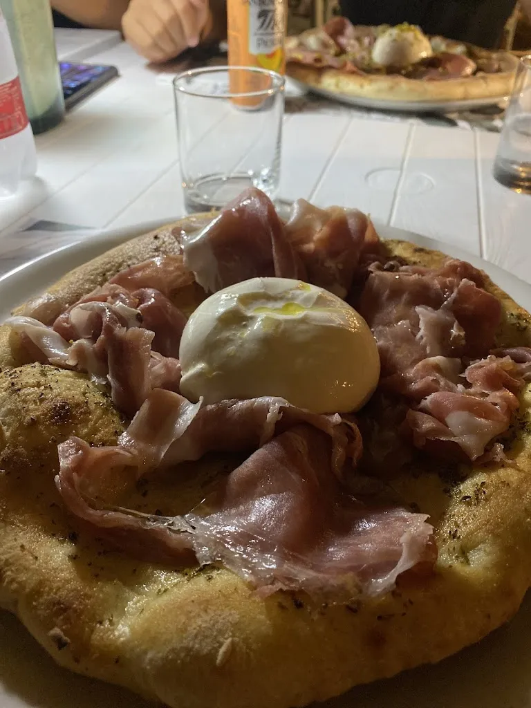 a' Cazzimma Bistrot_Favignana_slider_image_3