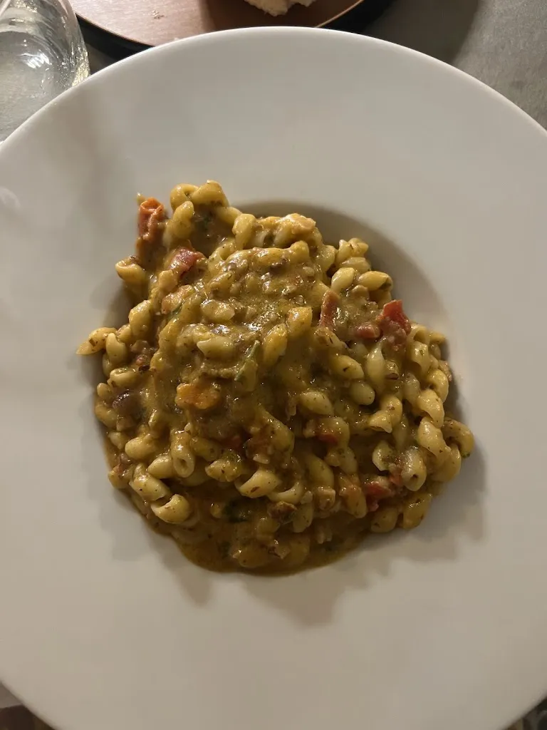 Imogen Wirth_La Bettola_Favignana_review