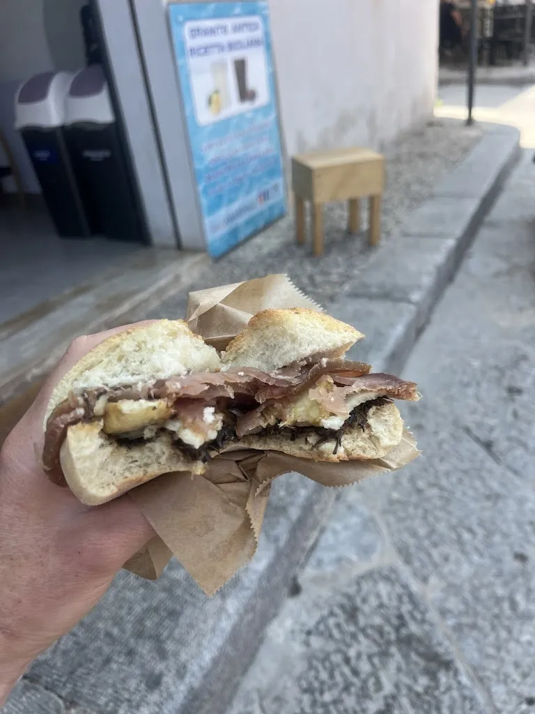 Sophie Condie_Santi E Marinai_Favignana_review