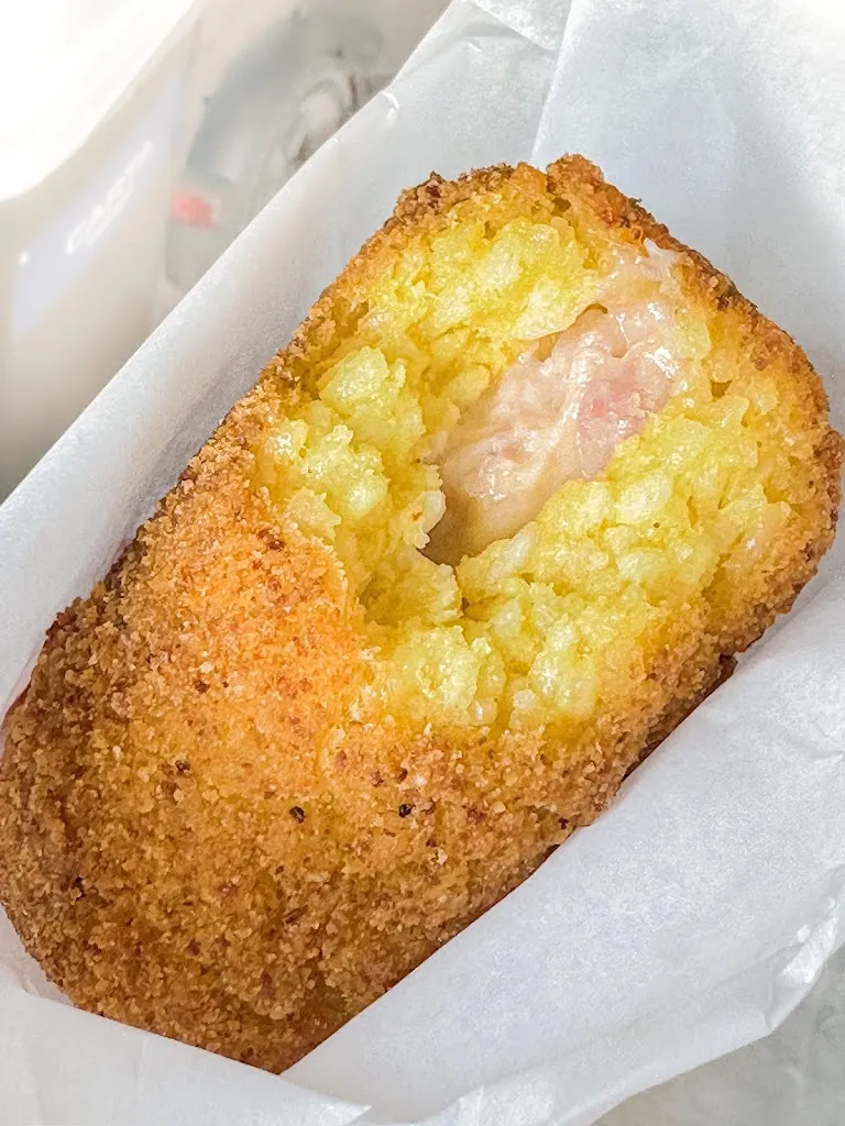 Ana Carolina Gil_Santi E Marinai_Favignana_review