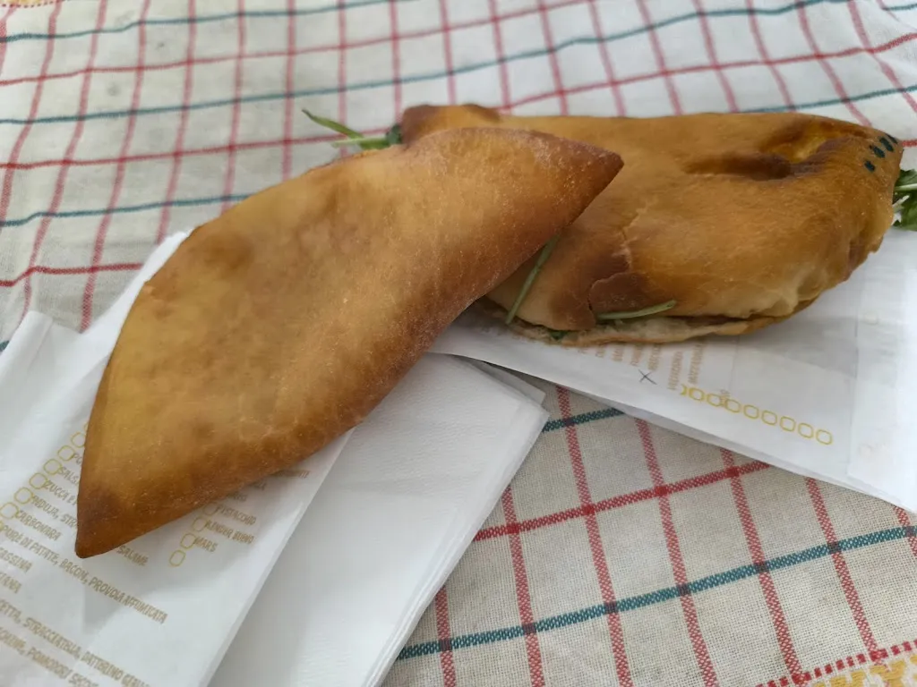 Laura Santi_Máscalzoni_Gravina in Puglia_review