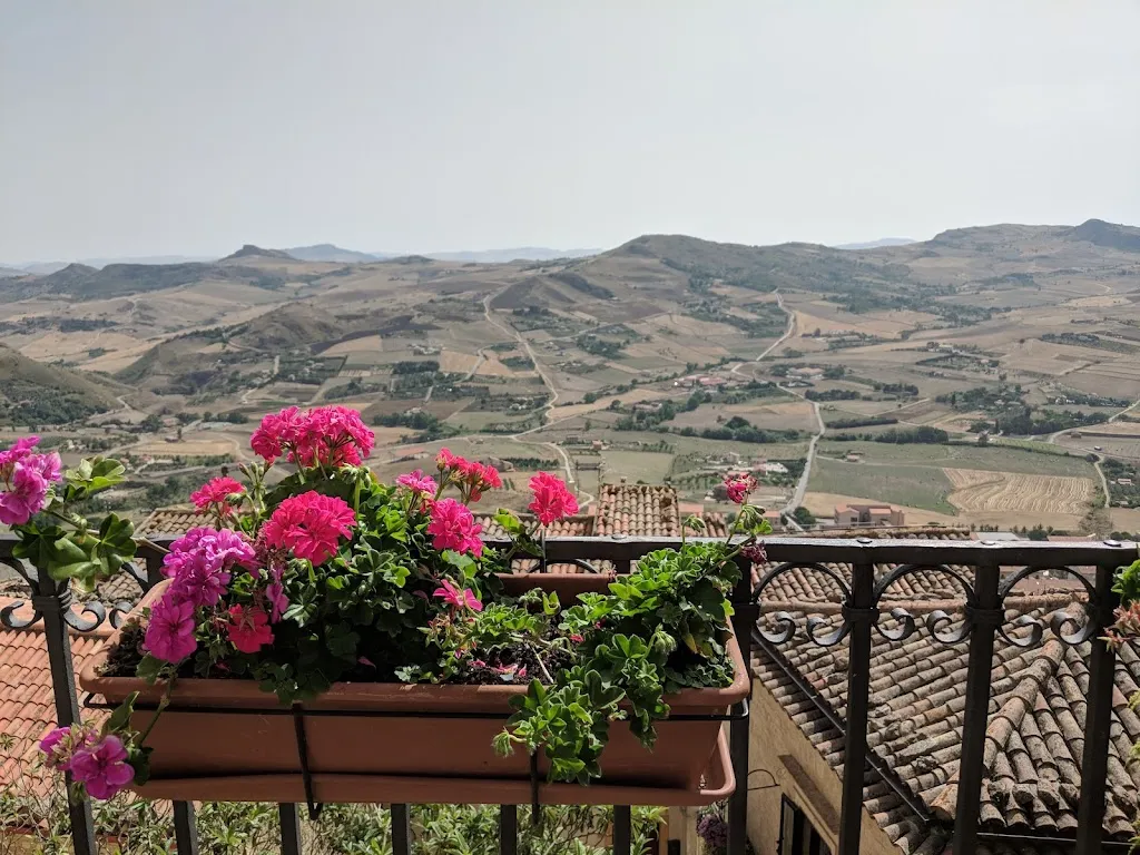 Antica Lanterna_Gangi_slider_image_2