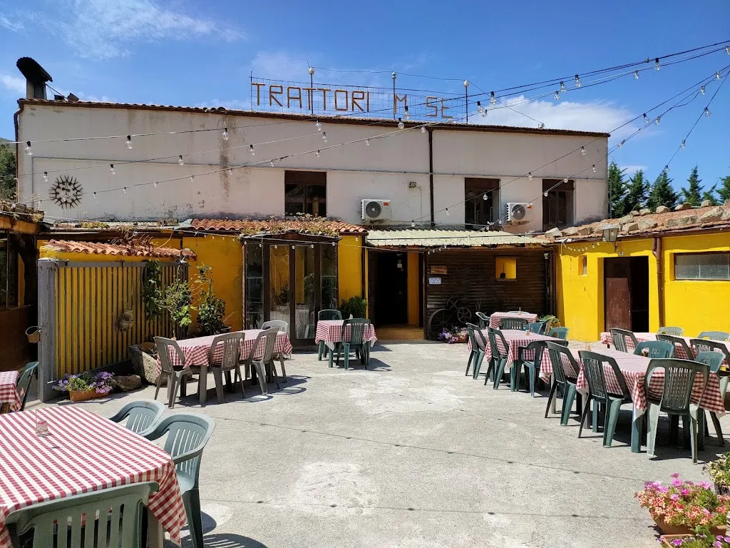 rifugio dell'aquila trattoria pizzeria restaurant in Geraci Siculo
