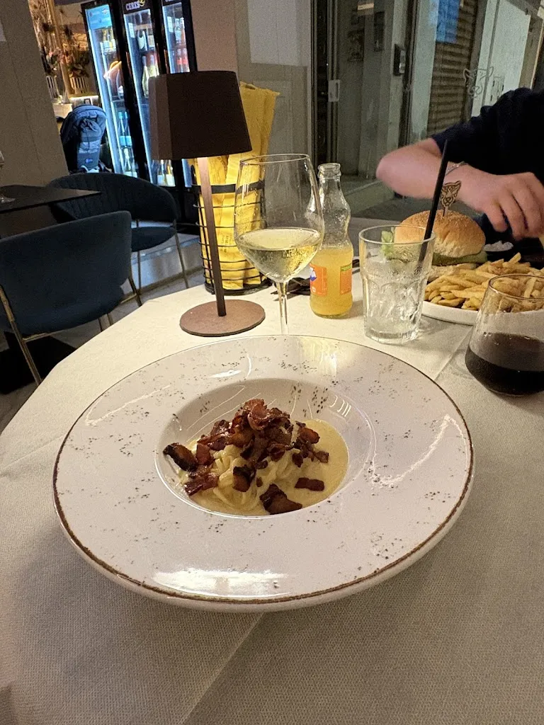 Xena Sophia Steenbeek_Gattopardo_Gela_review