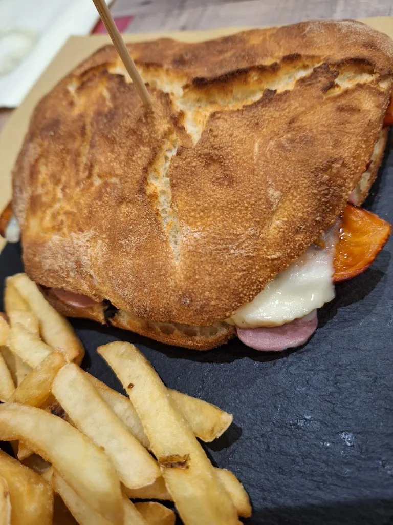 Ionut Sendroiu_La corte sicula_Gela_review