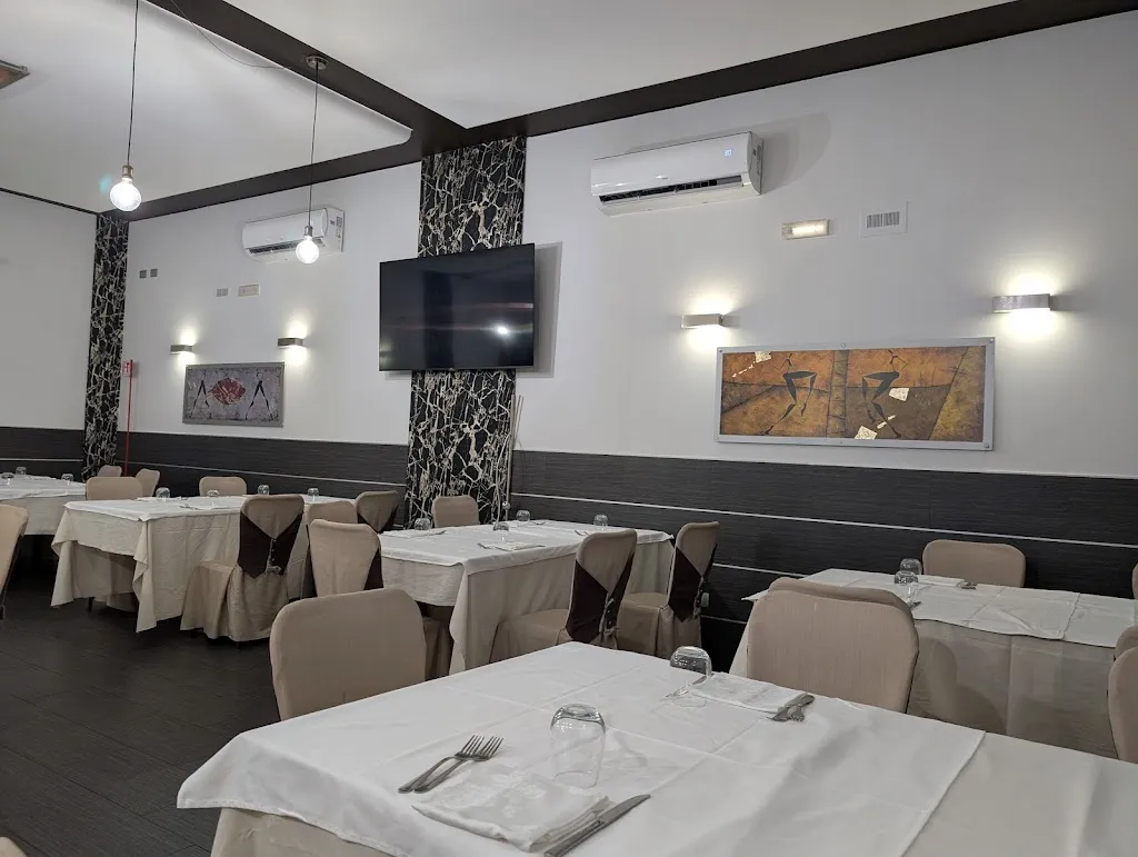 Fuorimano City restaurant in Gela