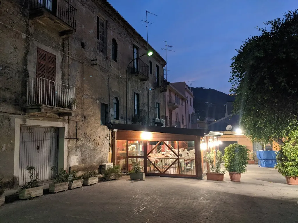 Rico Fidelak_La Piazzetta_Gioiosa Marea_review