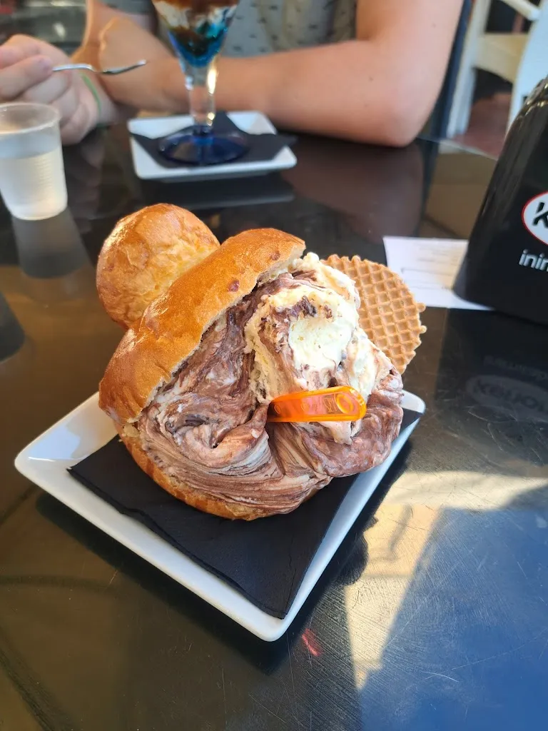 Regina K_Divino lounge bar_Gioiosa Marea_review