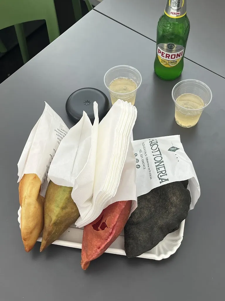 Peregi Bernadett_LA GHIOTTONERIA PANZEROTTERIA_Gravina in Puglia_review