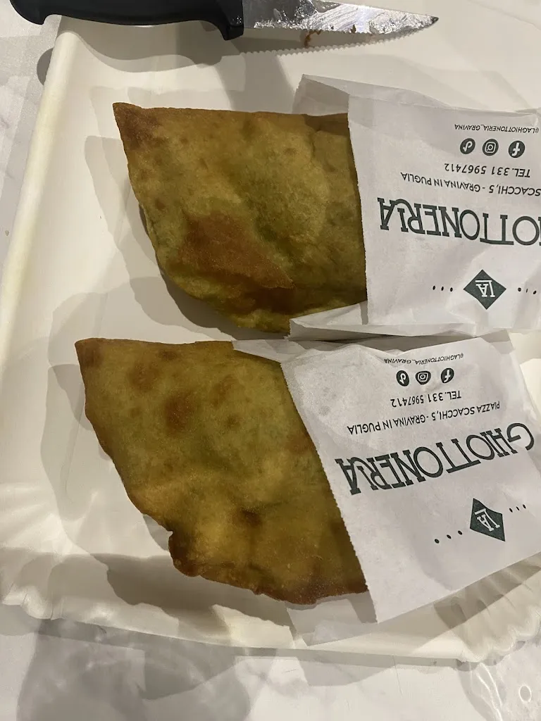 Stefania De Bonis_LA GHIOTTONERIA PANZEROTTERIA_Gravina in Puglia_review