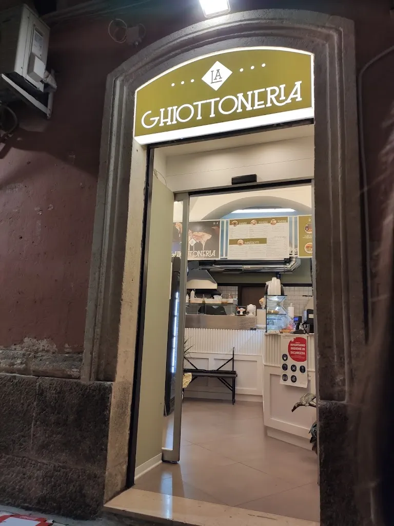 LA GHIOTTONERIA PANZEROTTERIA restaurant in Gravina in Puglia