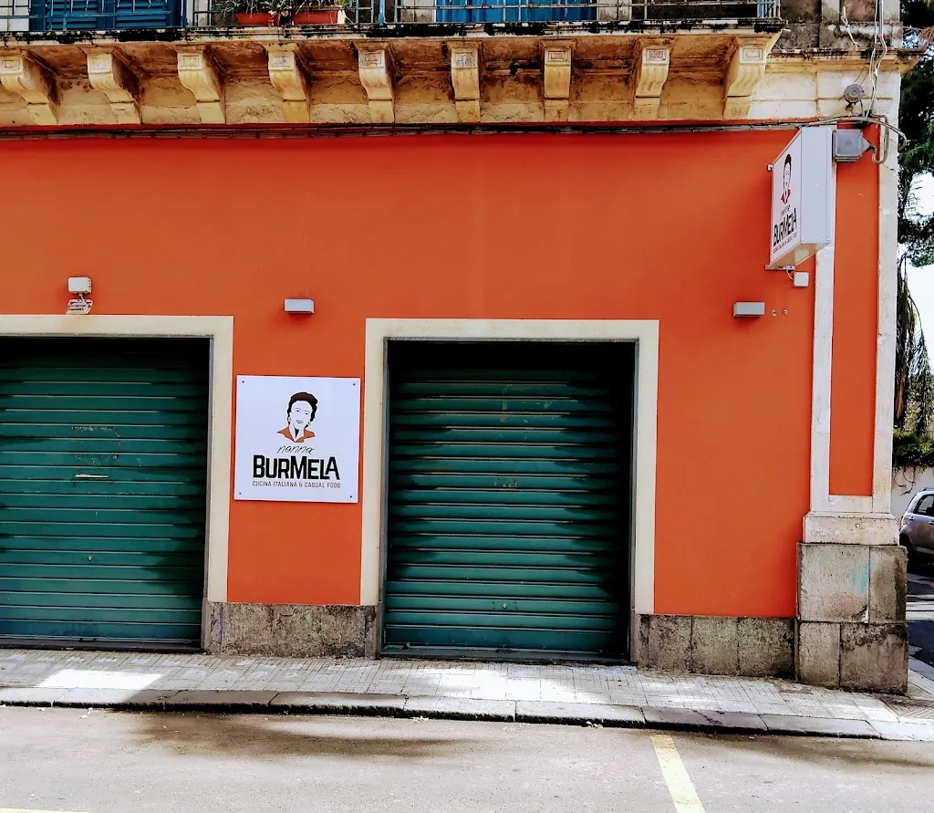 NONNA BURMELA HAMBURGHERIA DESY WHITE_Giarre_slider_image_1