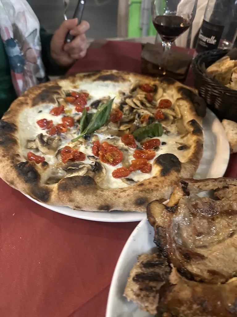 Jessika Salerno_Piazzetta del gusto_Gravina di Catania_review