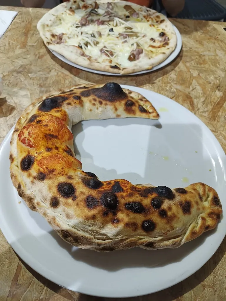 Lorenzo___PizzeriaMezza Luna_Gravina di Catania_review