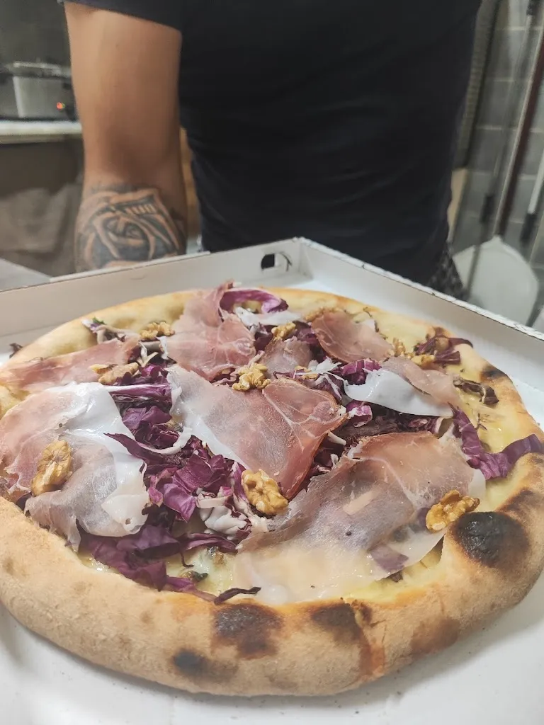 Pizzeria I Famosi_Gravina di Catania_slider_image_3