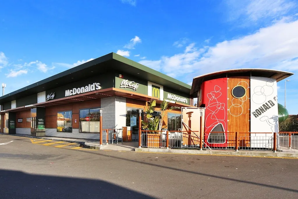 McDonald's_Gravina di Catania_slider_image_1