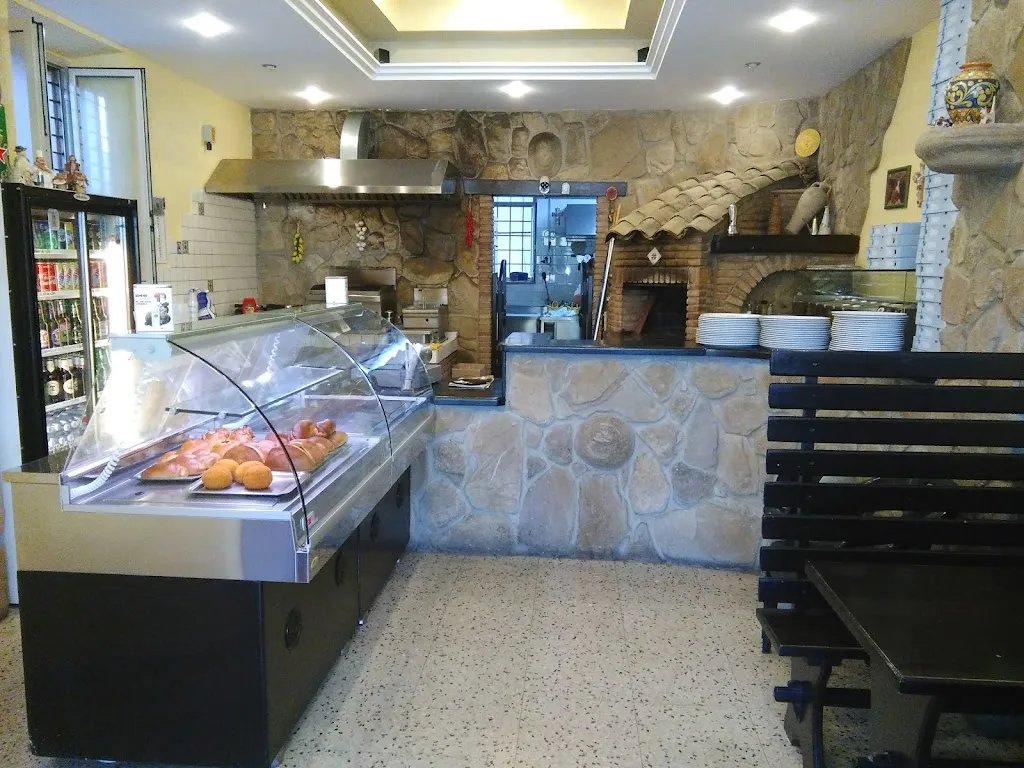 Pizzeria 4 Pini Di Franco Venticinque_Leonforte_slider_image_3