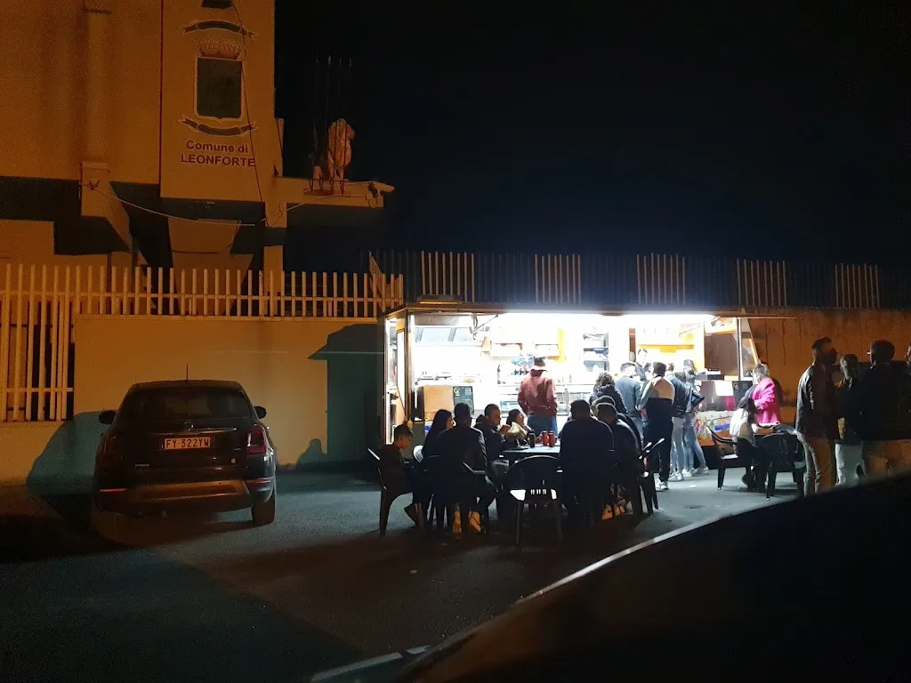 Mimmo Gindri_Pitittu - street food siciliano_Leonforte_review