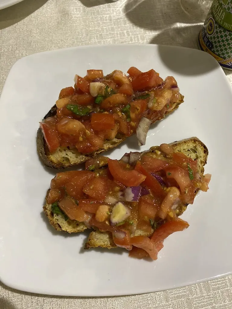 nazi yaghoubi_Antico Borgo Ristorante Pizzeria Di Emanuele Leo_Letojanni_review