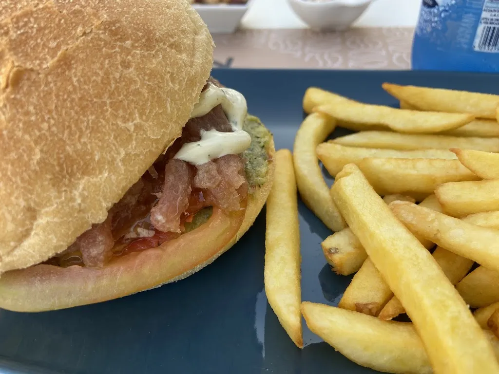 tricia wolanin_Cirenga Fish Burgers_Lampedusa_review