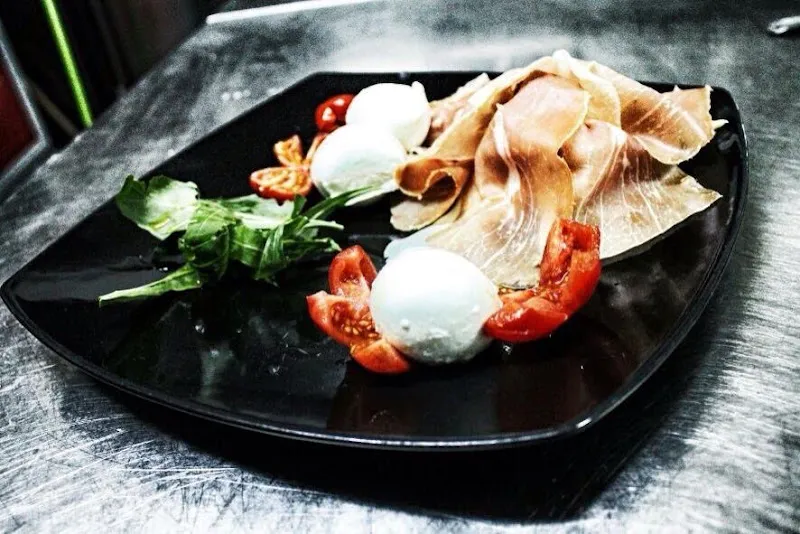 Pizzeria True Roots_Gravina in Puglia_slider_image_2