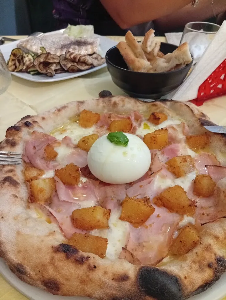 Daniele Costa_De Picciotte Gastronomia Panineria Pizzeria_Lampedusa_review