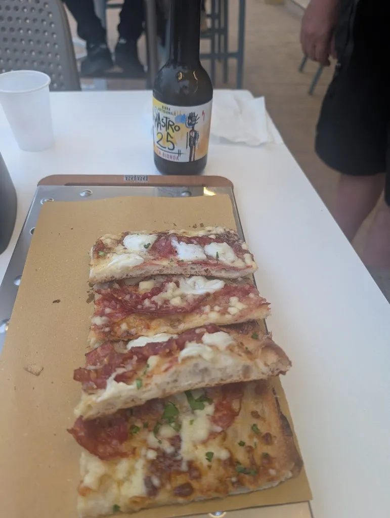 Jennifer Valentine_Pizzeria a taglio papa doc_Lampedusa_recensione