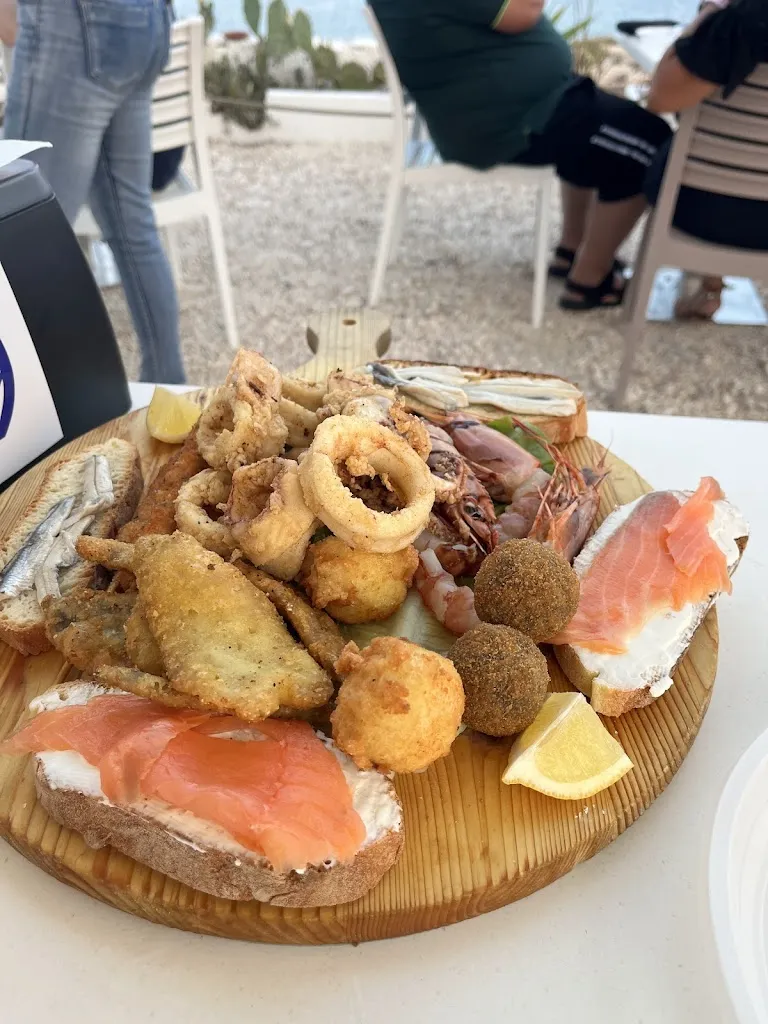 Cristina_Vanny&Vicky_Lampedusa_review