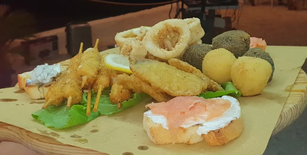 Vanny&Vicky_Lampedusa_slider_image_3