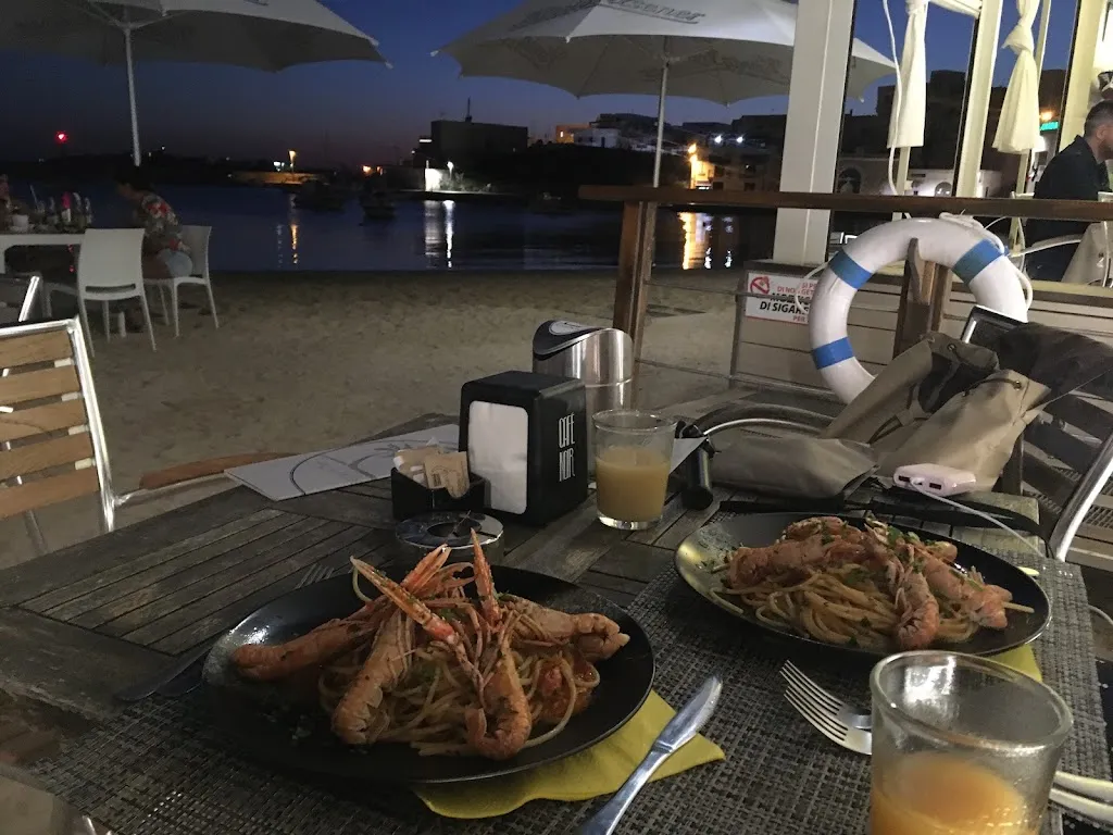 Xintong Yang_PLAYA DE PALMA_Lampedusa_review