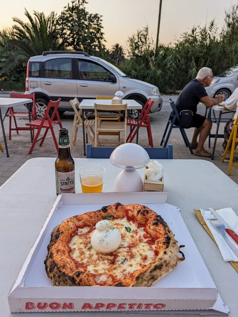 Georgia Stillwell_Pizza and go Lampedusa_Lampedusa_review