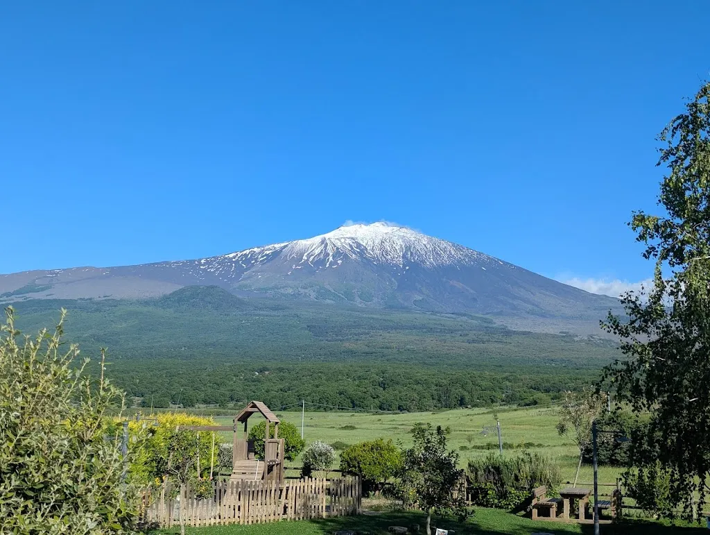 Etna Lake_Maletto_slider_image_3
