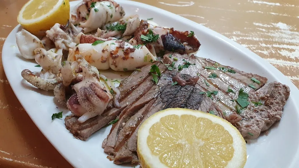 Lara Costa_las vegas_Licata_review