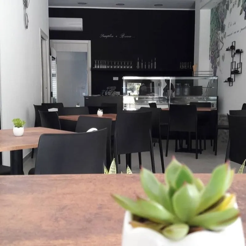 Semplice e Buono Friggitoria Gastronomia restaurant in Linguaglossa