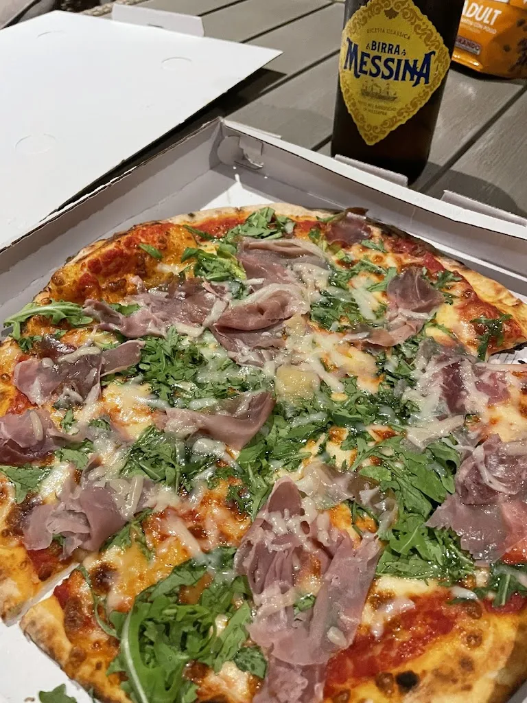 Leslie Hill_Mungibeddu Pizzeria_Linguaglossa_review