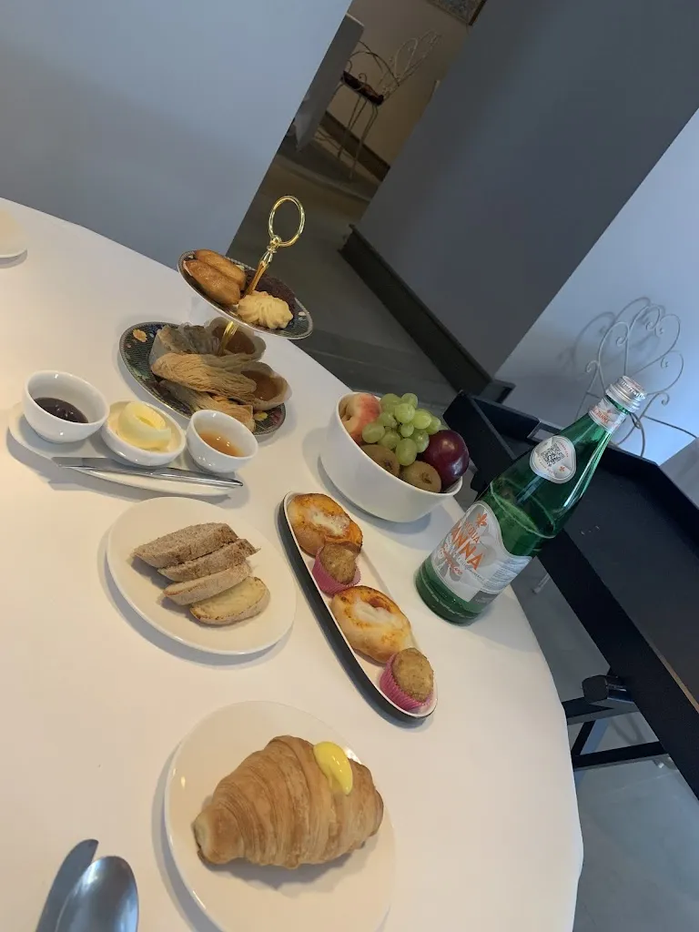 Marie Mc Peak_Shalai Resort_Linguaglossa_review