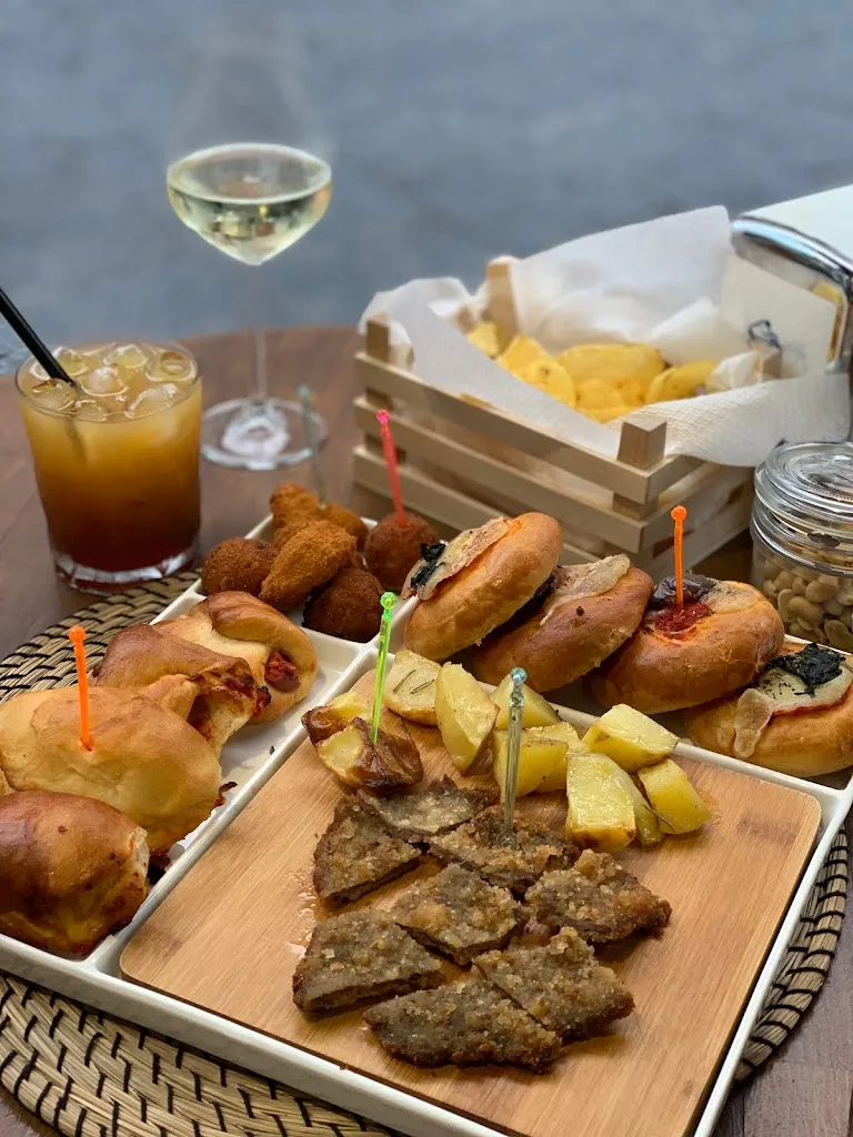 Turé Bar_Linguaglossa_slider_image_3