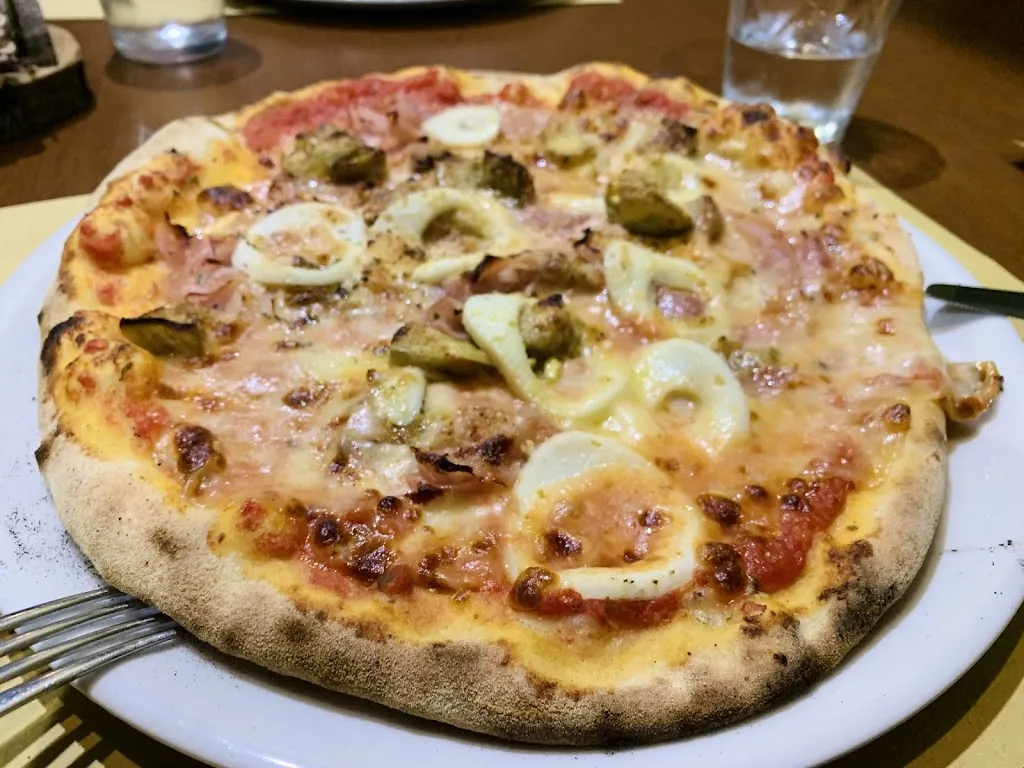 Charmaine Chow_Pizzeria Damino Antonio_Linguaglossa_review
