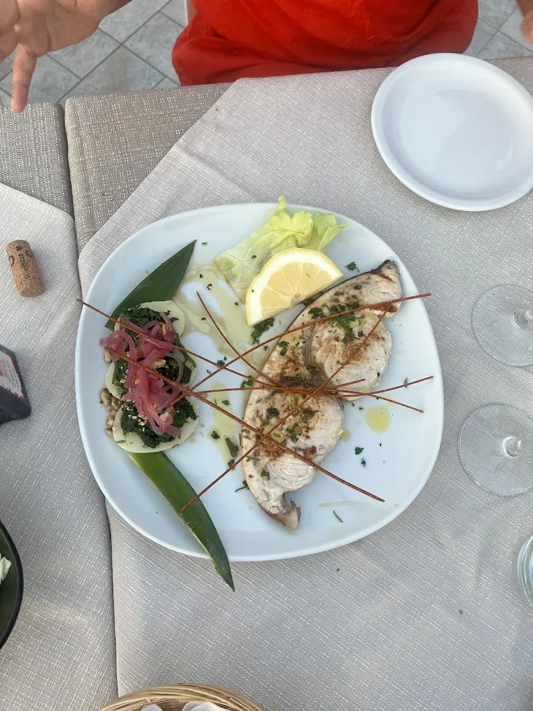 Simon Guerrero_In Sé Natura Lounge Bar_Malfa_review