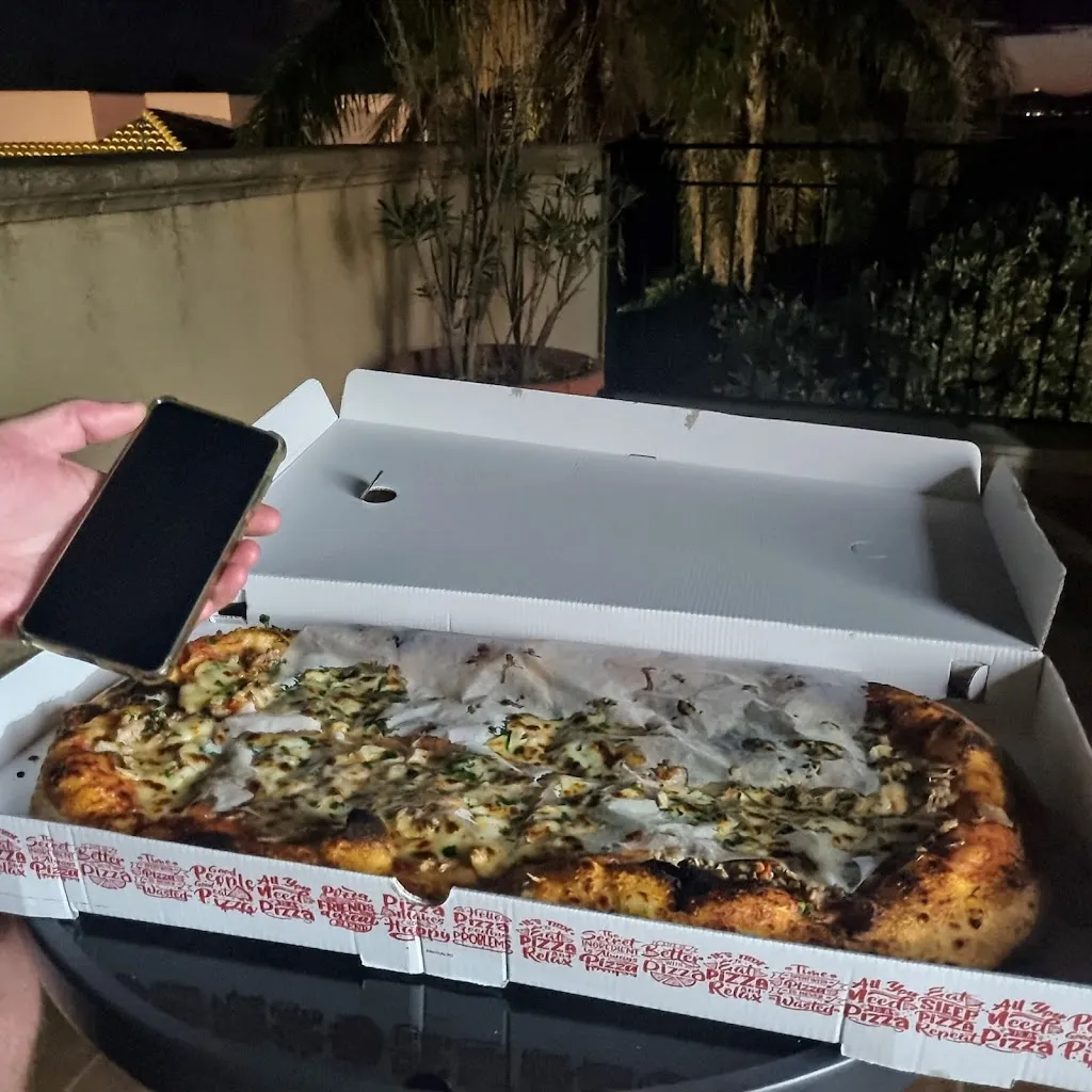 Linda Liddell_Quattrocentogradi Pizzeria Gastronomia Polli allo spiedo Palma Marausa_Marausa_review