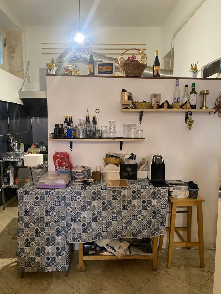 Chokeanand Bussracumpakorn_I Castellani_Maniace_review