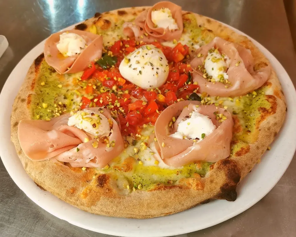 Vincenza Torina_Mani in pasta_Marineo_review